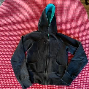 Black lulu lemon sweatshirt